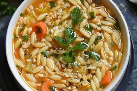 Zitronige Orzo Suppe mit Bohnen