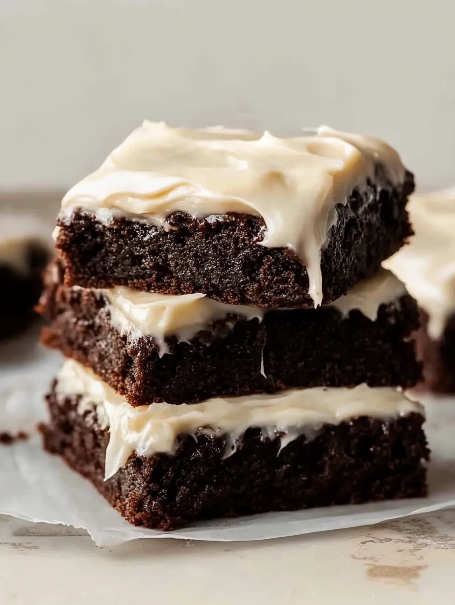 Brownies mit cremiger Frischkäsehaube