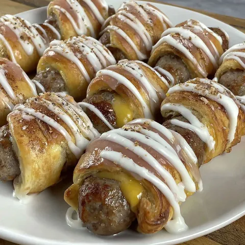 A plate of breakfast pigs in a blanket.