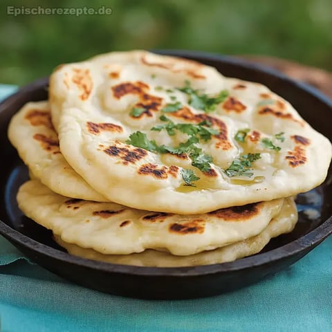 Weiches Naan-Brot in der Pfanne gebraten