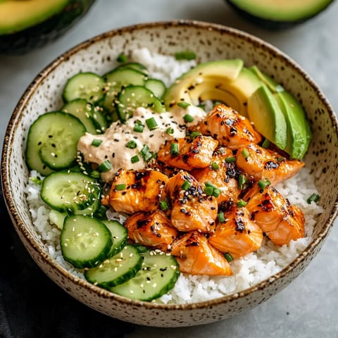 Würzige Bowls mit Lachs
