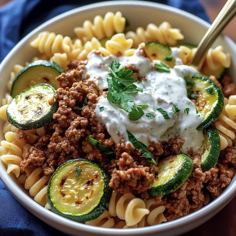 Pasta mit Hackfleisch und Joghurtsauce