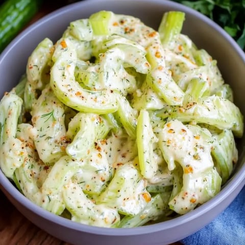 Einfaches Schmorgurken-Rezept mit Dill und Schmand