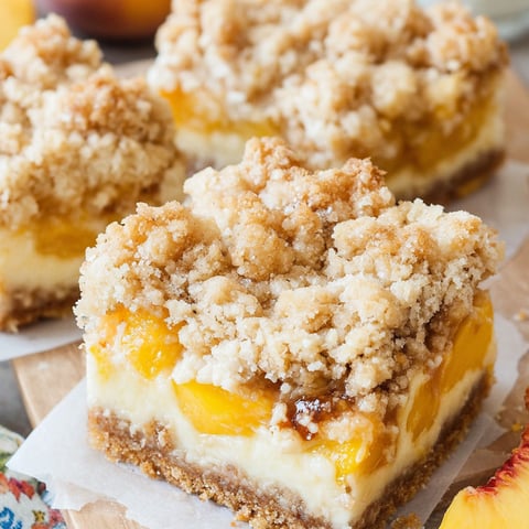 Pfirsiche und Sahne Crumble Bars.